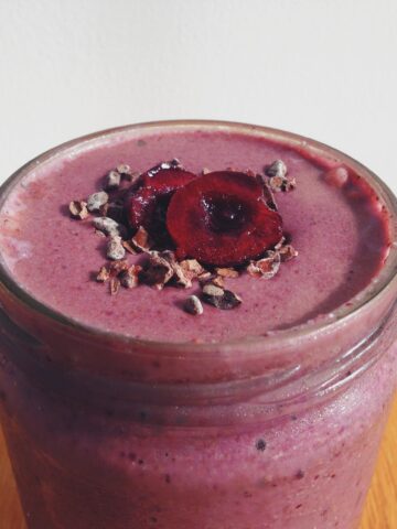 the frozen chocolate cherry smoothie_hot for food