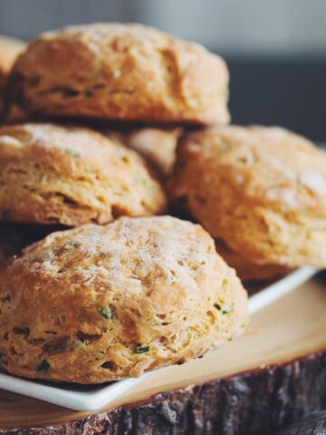 vegan cheesy chive biscuits_hot for food
