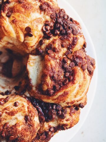 vegan-chocolate-chip-banana-monkey-bread_hot-for-food